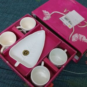 Gifting Set Of Plastic 1 Plate 4 Ceramic Cup