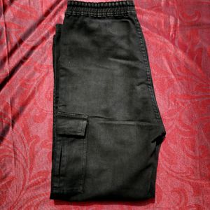 Men Black Cargo Straight Fit Pant