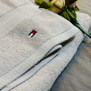 Tommy Hilfiger ultra Soft Towel Orginal MRP- 8000/