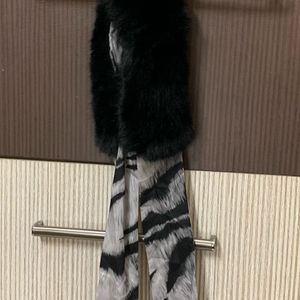 Woollen Elegant Scarf With Fur