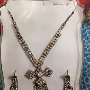 Jewellery Set With Necklace, Earrings And 4 Bangle