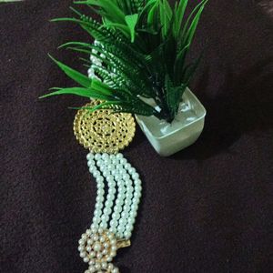 White Pearl Necklace With Kamal