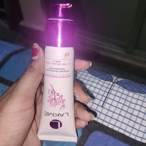 Lakme Foundation+ Freebie