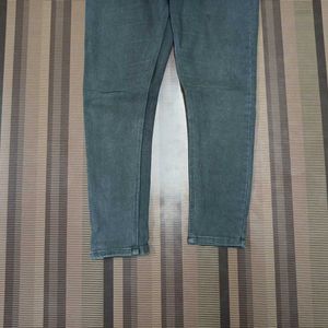 Z-95 Size 32 Slim Fit Women Denim Jeans