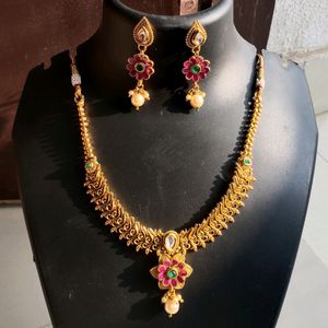 Gold Toned Elegant Necklace With Earring