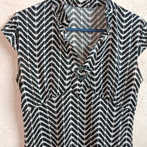 Ladies Stylish Top Sleeveless Multicolour