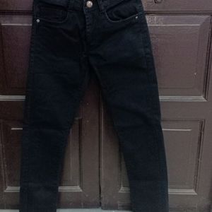 A Black Coloured Solid Casual Jeans