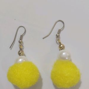 Yellow lightweight earrings Brand New 💛