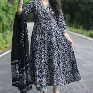 Women Solid Pure Cotton Kurta Set