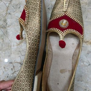 Price Drop... Golden Groom Juttis