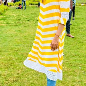 Women Yellow 🟡 And White 🤍 Kurti