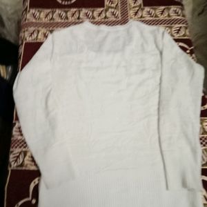 White Wollen Top