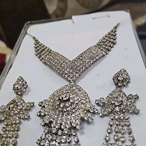 Heavy Diamond Set With Long Earrings