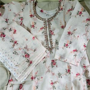 White Floral Embriodery Kurta With Dupatta