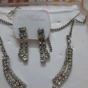 White Full Pendant Set + Freebie Gift