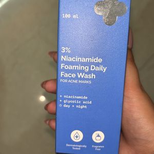 Derma Co Niacinamide Foaming Facewash