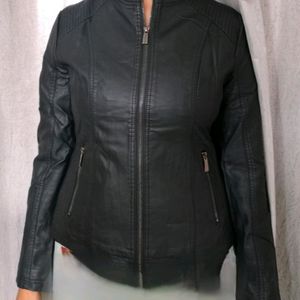 BLACK LEATHER JACKET