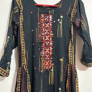 Black Kurti