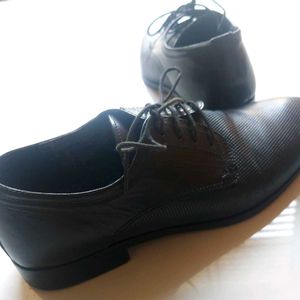 Red Tape Formal Shoes