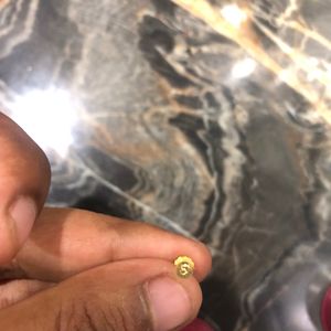 18kt Gold Ear Stud