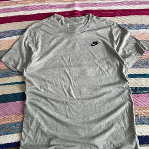 Nike Embroidered Logo Tee