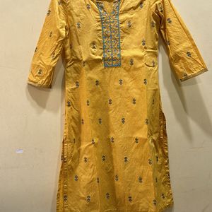 Avaasa Yellow Kurta Size M