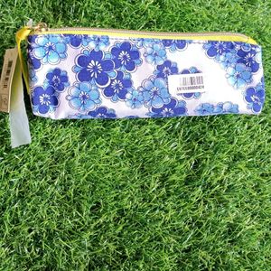 Estee Lauder Pouch