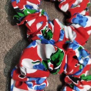 2pc Floral Scrunchies 🛒