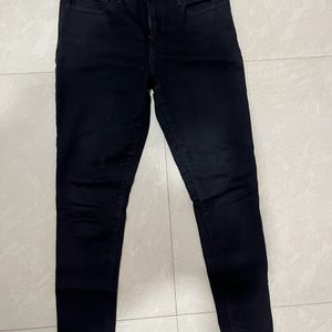 Black Levi’s Mid Waist Jeans