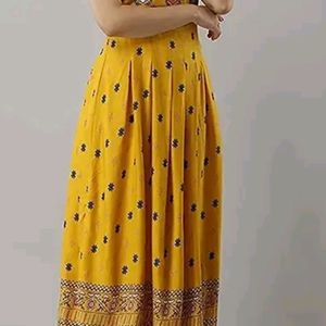 Wome Beautiful Yellow Sleeveless Gown