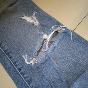 LEVIS light Blue Torned Jeans.