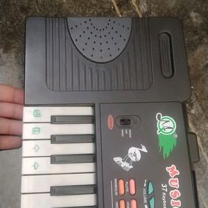 Electronic Keyboard With 37 Keys