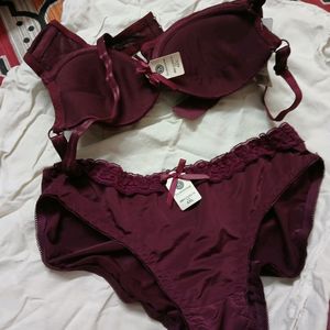 New Bra And Panty Set