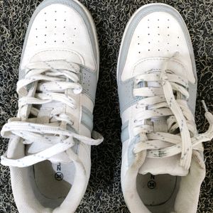 Zudio White Sneakers