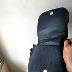 Black Sling Bag Good Condition