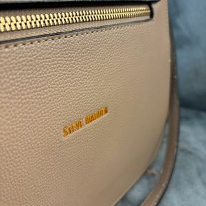 STEVE MADDEN SLING BAG