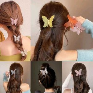 🆕 Set Of 4 Korean Butterfly Claw Clips