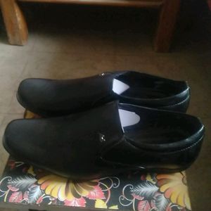 Black Shoe