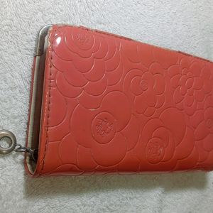 Coral Women's Cluth With Multiple Pockets Inside