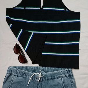 Sleevless Striped Top.