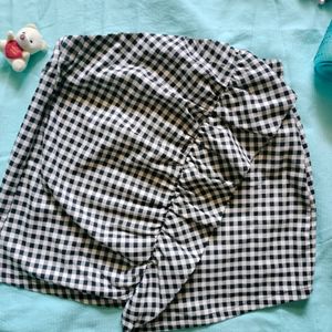 Cute Short Skirt Black And White Checks Rouched