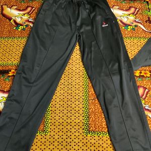 Victa Brand Track Suit XXL Brand