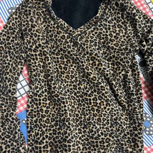 V Neck Tiger Print Sweatshirt!🐆🤎