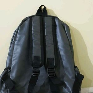 I'm Selling A Stylish Back Pack For Girls