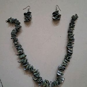 green western necklace with earrings