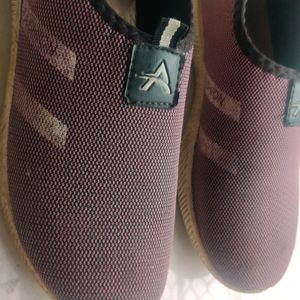 Very good condition Shoes Without lace for Girl