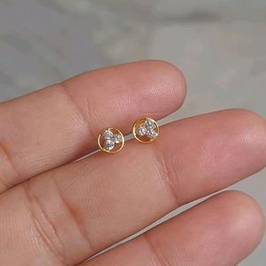 18crt Gold Studs