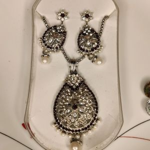 Pandent With Earings Set