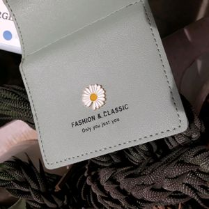 BRAND NEW DAISY WALLET