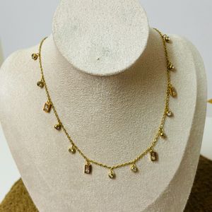 Victoria And Reversible Neckchains!